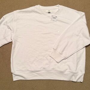 NWT Classic White Crewneck American eagle Sweater size medium